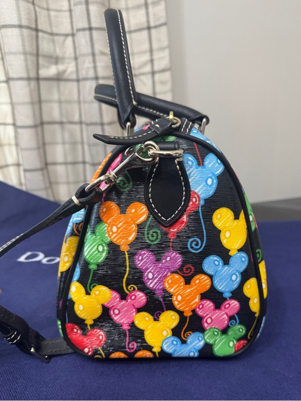 Dooney & Bourke Disney Rare 10th Anniversary Mickey Balloons Barrel Satchel Bag - Picture 5 of 12